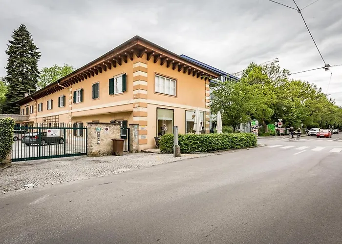 Blue Flat By Grazrentals Best Location & Free Parking