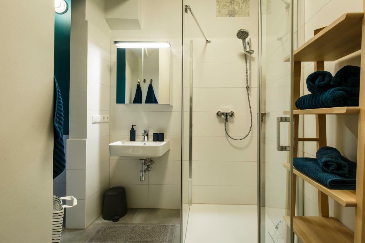 Blue Flat By Grazrentals Location & Free Parking *