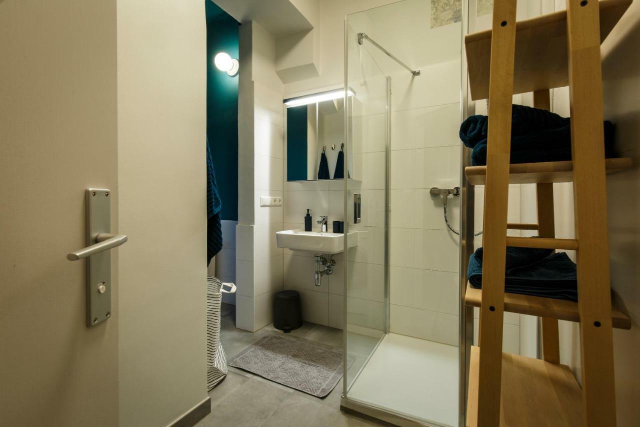 Blue Flat By Grazrentals Location & Free Parking