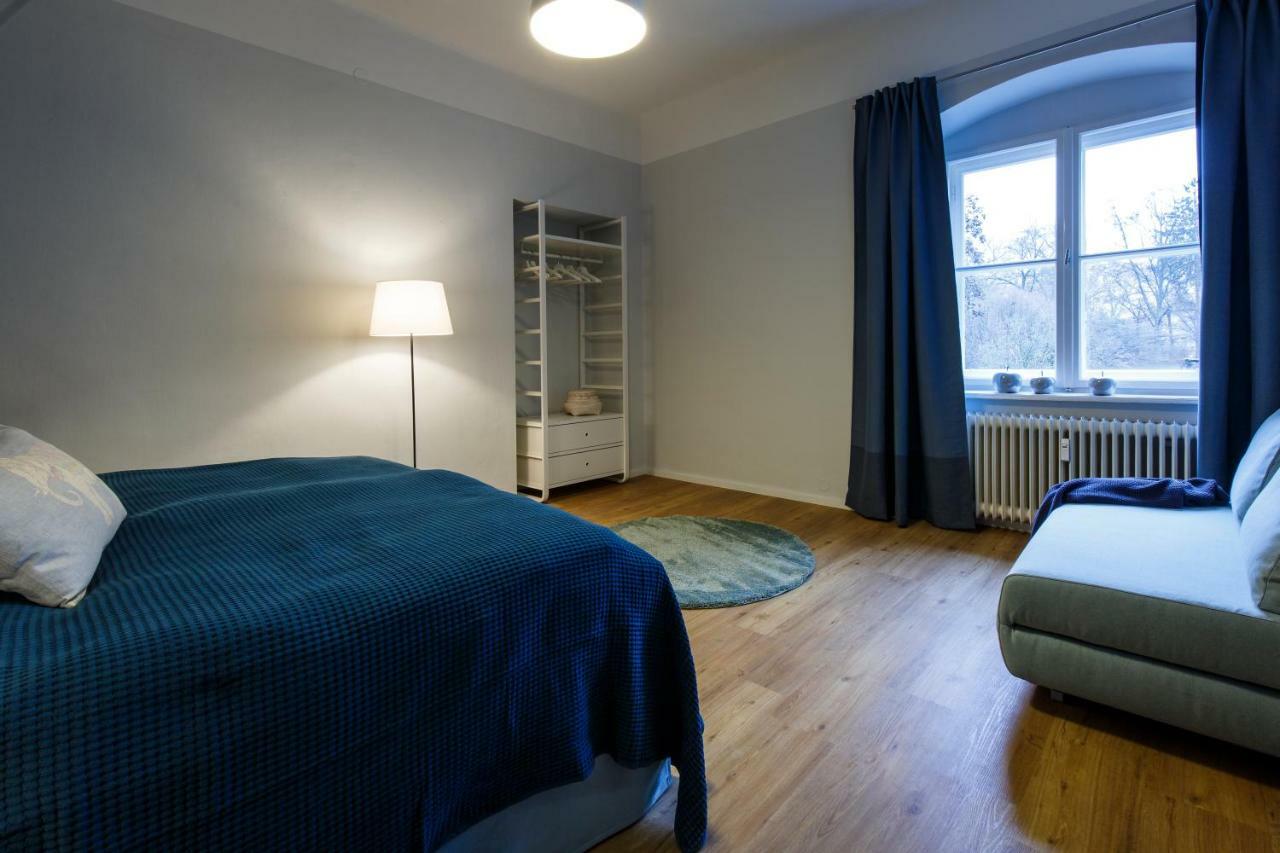 Blue Flat By Grazrentals Location & Free Parking Apartment